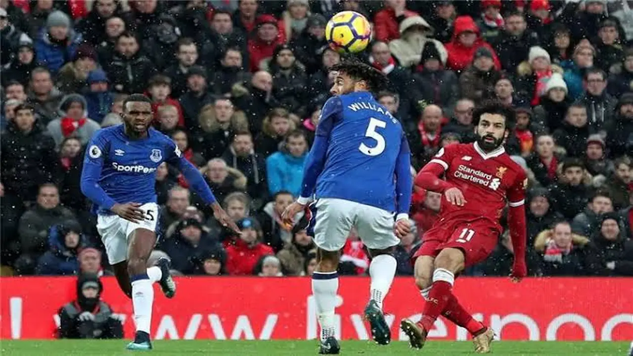 جدل تحكيمي قبل ديربي ليفربول وإيفرتون.. استبعاد 3 حكام بسبب تضارب المصالح